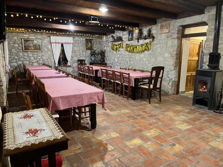 Stolovi - Imanje Kožić